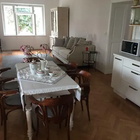 Vila Prvorepublikova Vila Hofmanka, Jedinecne Misto, Jedinecna Atmosfera